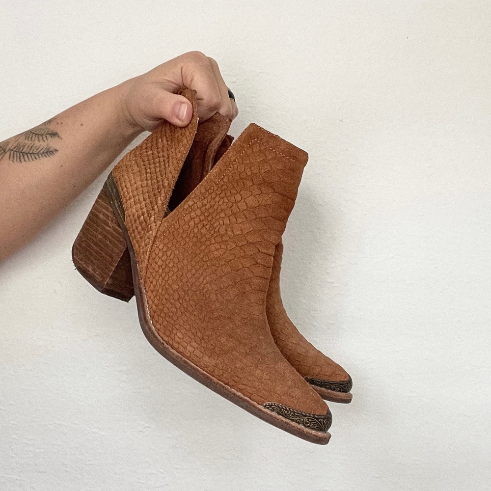 Free People Hunt the Plains boots in tobacco suede, US 9/EU 40
